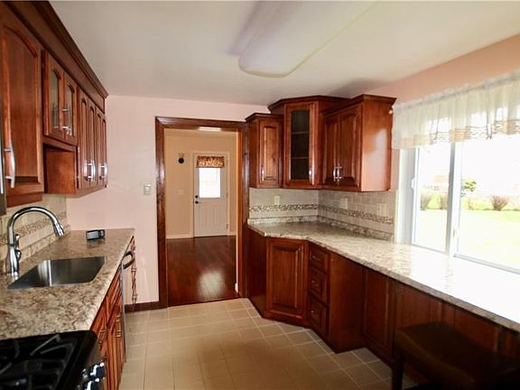 5th image of 1571 Critchfield Dr