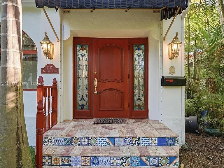 1137 Asturia Ave — Photo 9