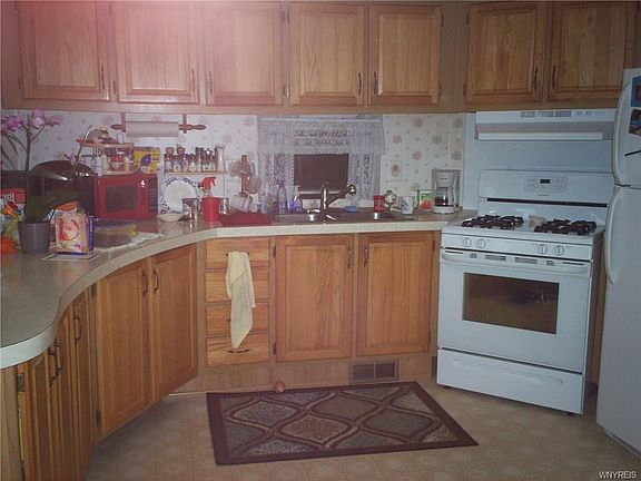 2nd image of 122 Burgundy Cir