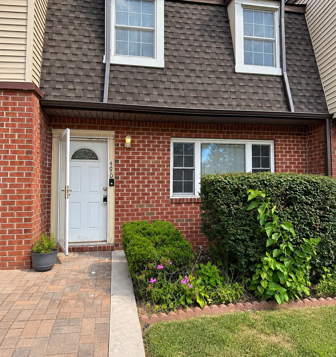 2 bed, 1200 sqft, $2,600 — Photo 1