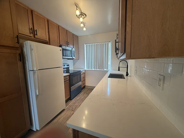 3153 SW Dolph Ct #14 — Photo 5