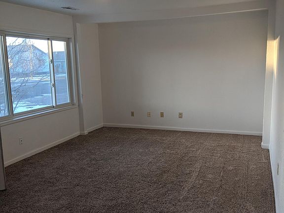 4th image of 769 Pine St