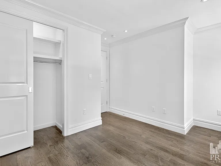 244 10th Ave #4W — Photo 4