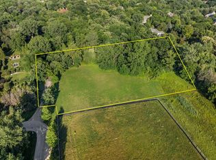 615 W Whitehall Ln, Lake Forest, IL 60045