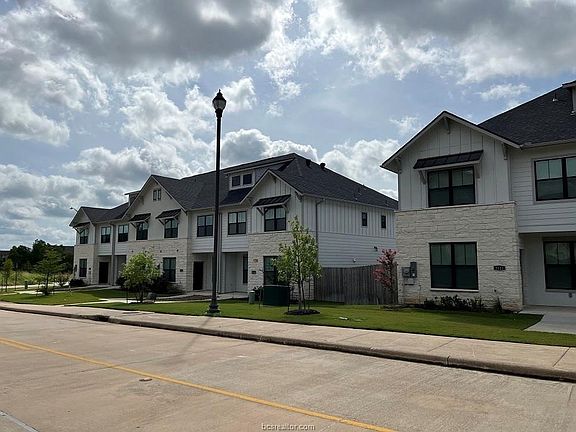3rd image of 2118 Crescent Pointe Pkwy