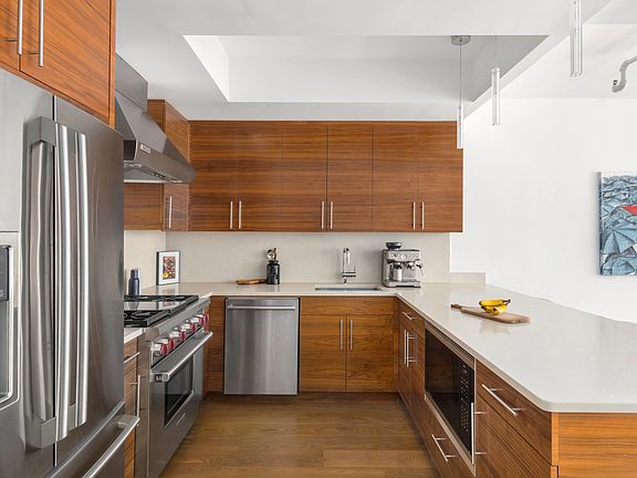 4th image of 133 Mulberry St APT 5D