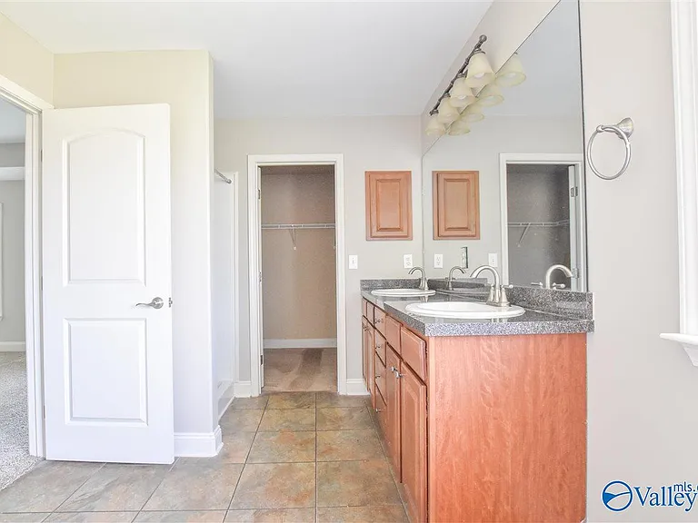 211 New Bristol Ln — Photo 25