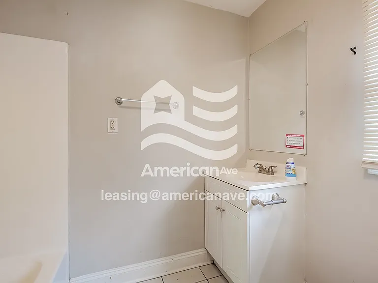 702470_011_main_bathroom_13800064.jpg