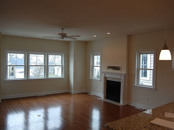 4th image of 41 Bayonne Pl