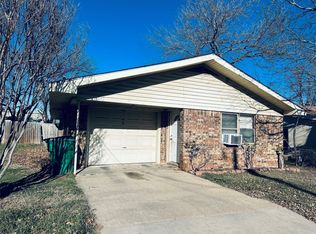 504 Lindsey St, Bowie, TX 76230