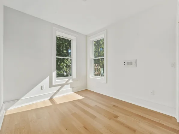 647 Jersey Avenue image 19 of 36