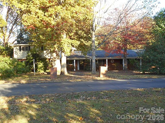 2nd image of 482 Miller Farm Rd