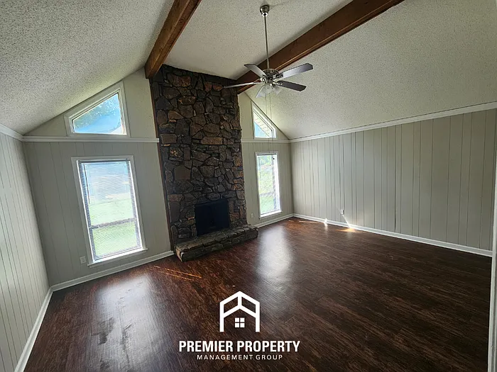3 bed, 2.0 bath, 1644 sqft, $1,495 — Photo 2