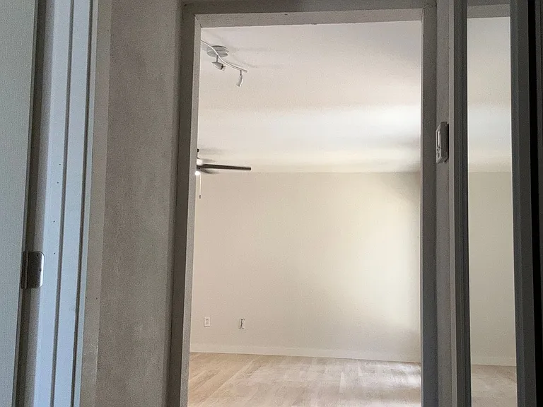 Worth — Photo 30
