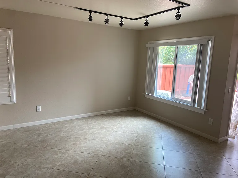 10695 Chinon Cir — Photo 10