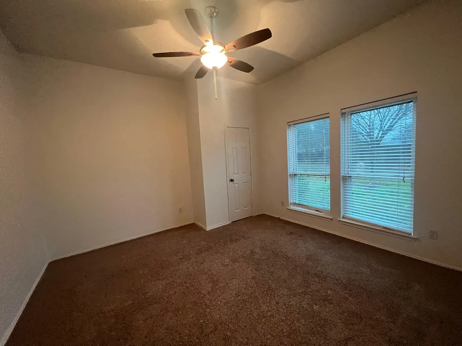 5 bed, 1953 sqft, $3,500 — Photo 3