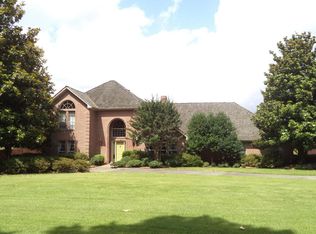 225 Hilltop Dr, Russellville, AR 72802