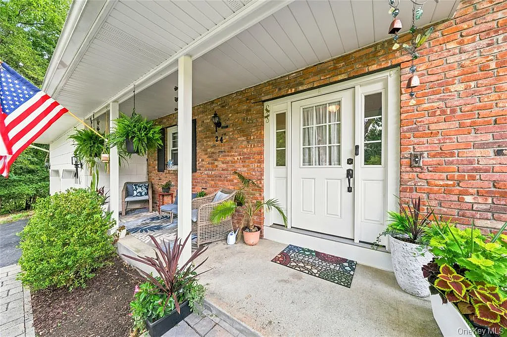4 bed, 2.5 bath, 2409 sqft, $3,500 — Photo 3