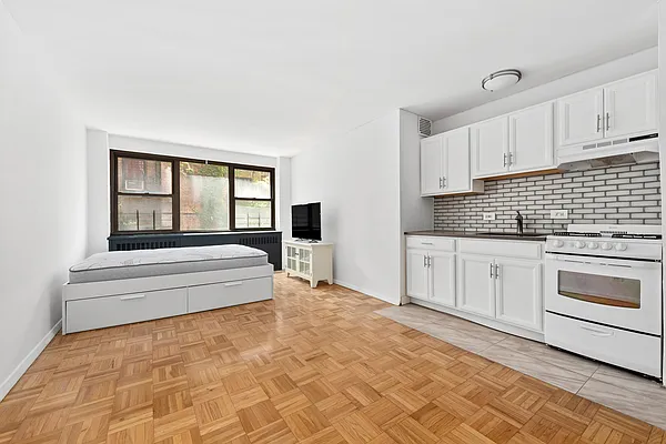 Rented by Compass | media 18