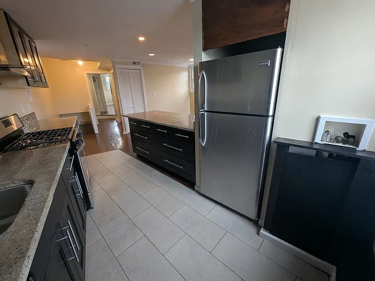 77 Whitney Ave #4 — Photo 2