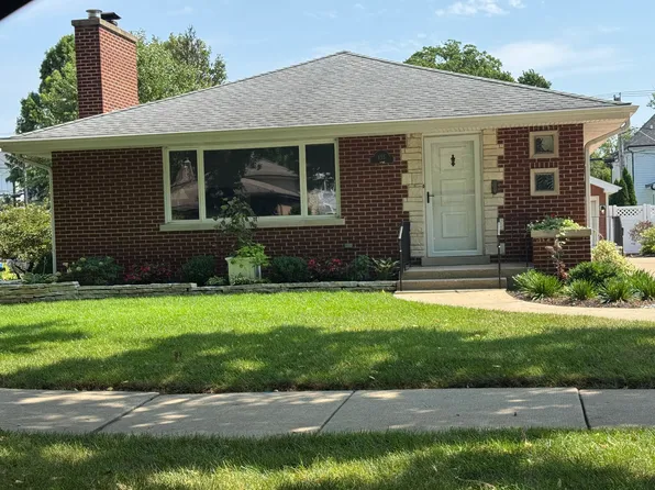 655 S Spring Rd, Elmhurst, IL 60126