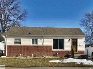 22507 Clairwood St, Saint Clair Shores, MI 48080
