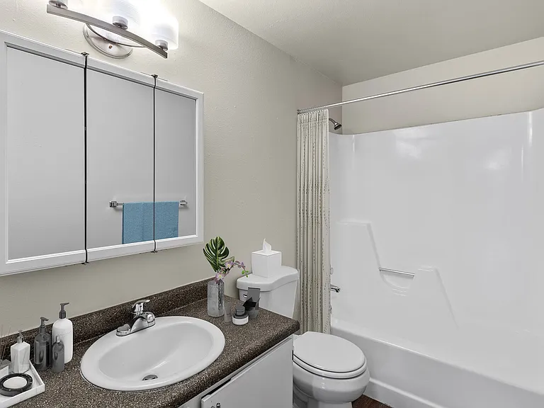 Irving Place Apartments — Photo 9