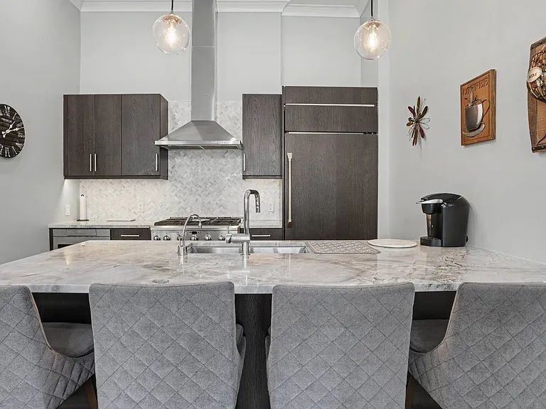 100 Garvies Point Rd #1005 — Photo 8