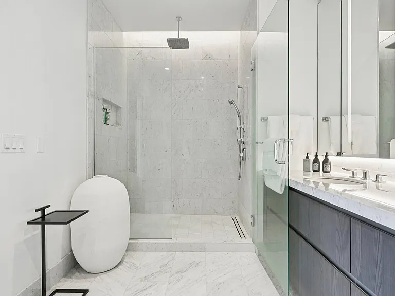 363 E Wacker Dr #2204 — Photo 21