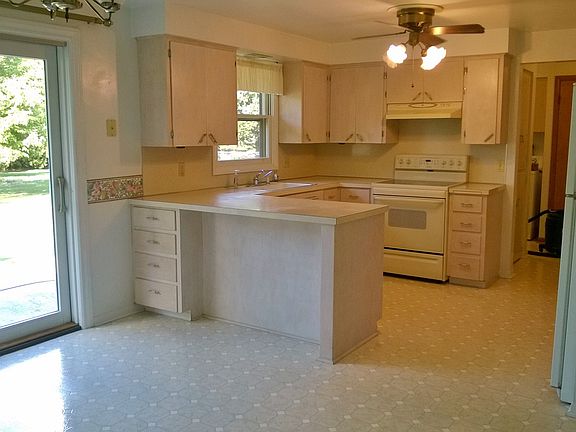 2nd image of 811 E Plainfield Ct