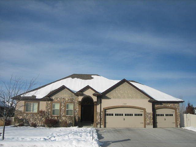 1st image of 124 Stillwater Dr