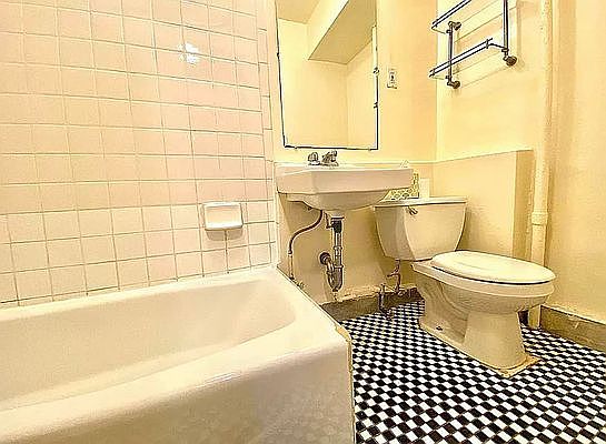 5th image of 335 W 84th St #10