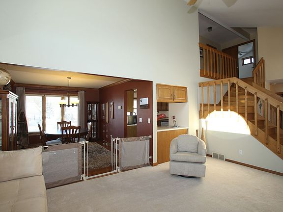 3rd image of 6725 S Tumblecreek Dr