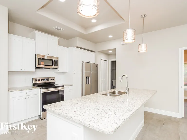 926 Braganza Ave SE — Photo 5