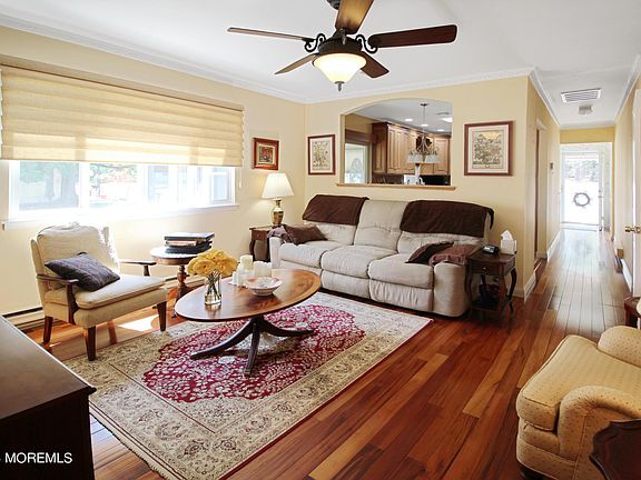3rd image of 7b Deerfield Drive
