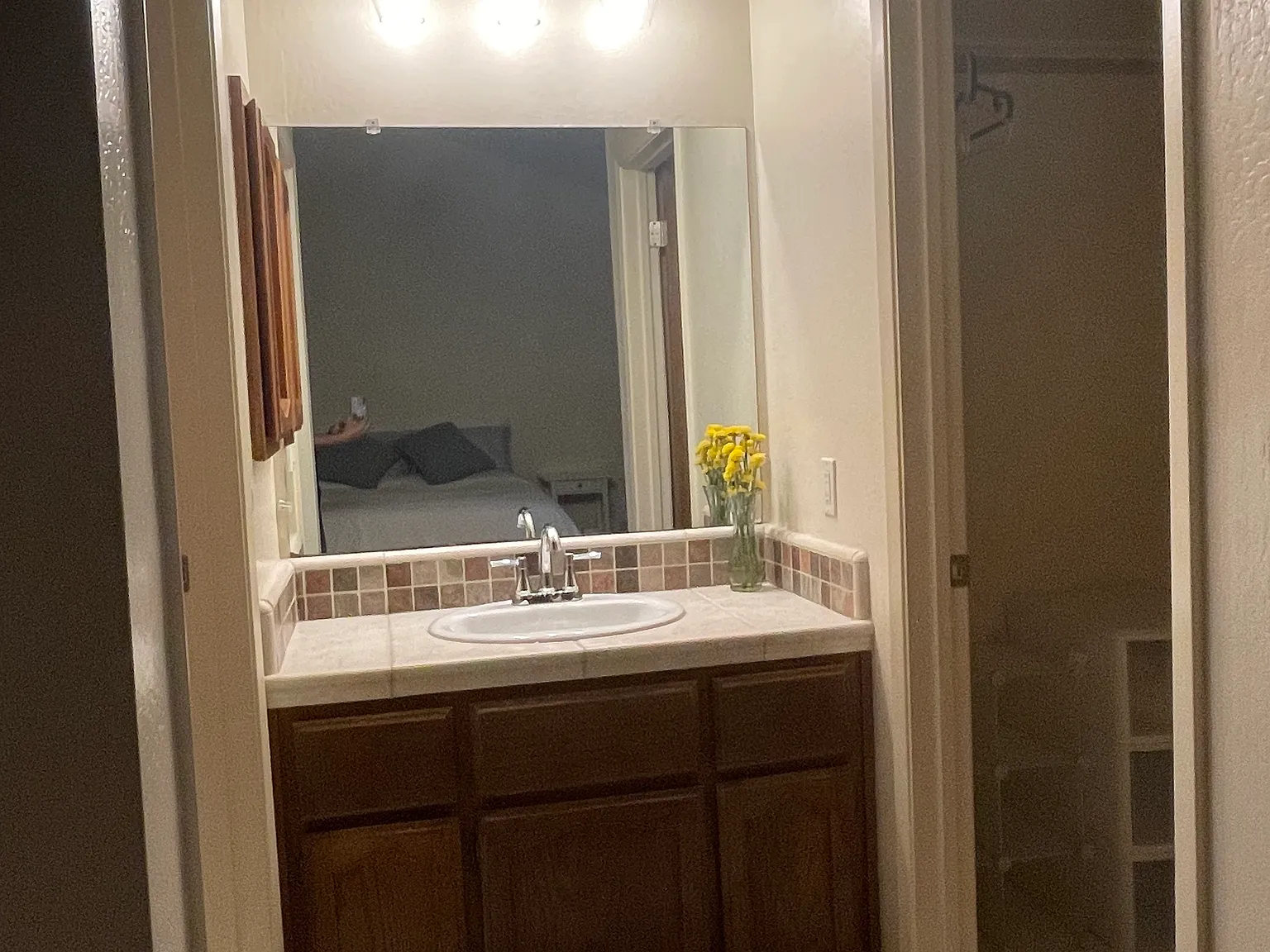 3 bed, 2.5 bath, 1348 sqft, $2,000 — Photo 3