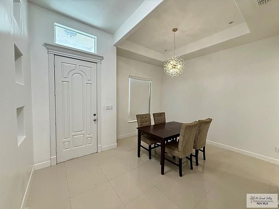 3rd image of 3882 Vivian Dr