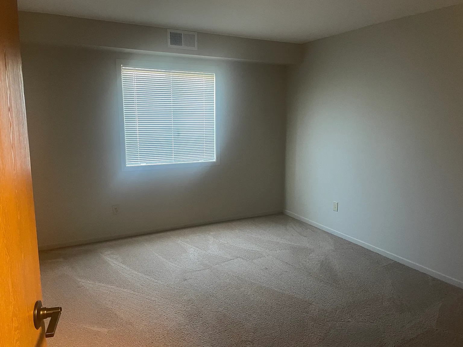 2 bed, 850 sqft, $1,050 — Photo 3