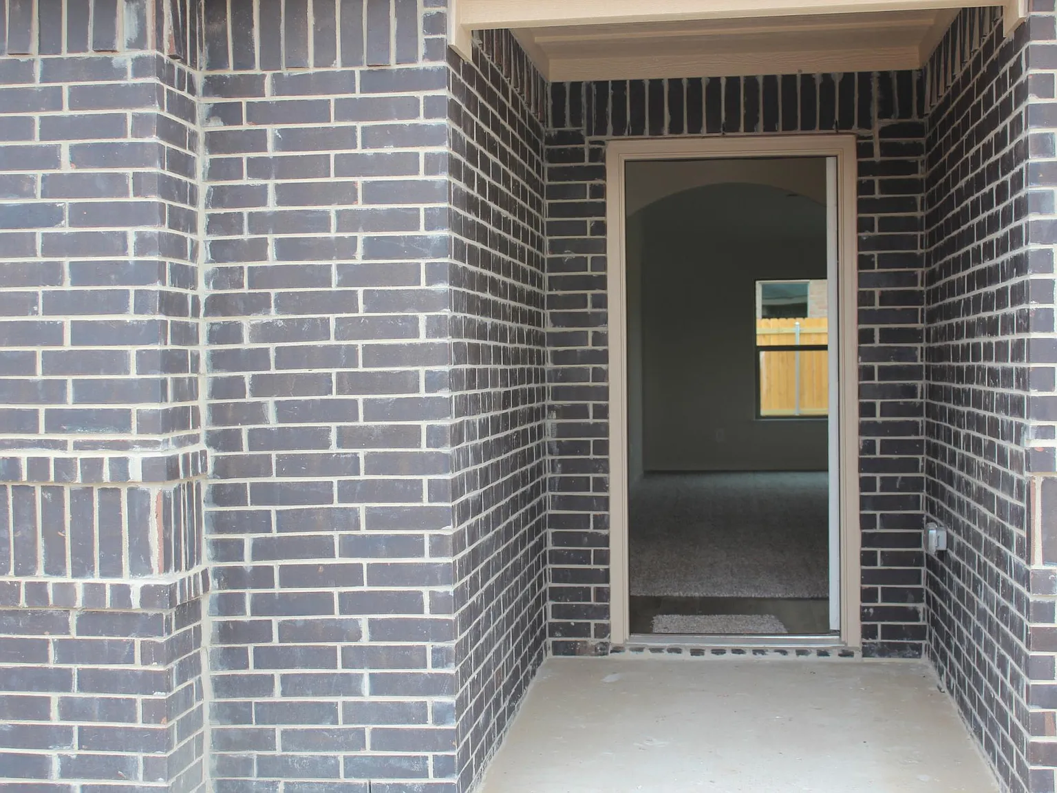 3 bed, 1643 sqft, $2,045 — Photo 2
