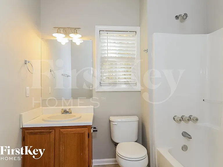 1005 Wolf Springs Cv — Photo 14