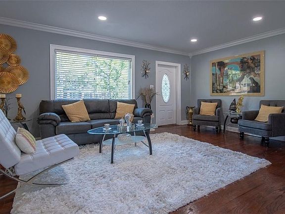 5th image of 1047 Iroquois St