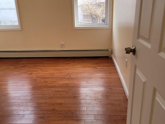 4th image of 935 E 216th St #2