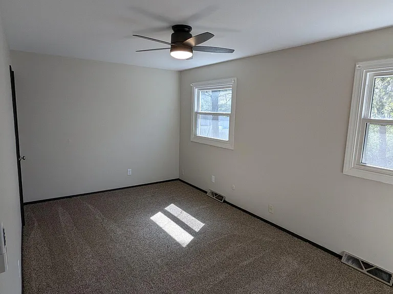 645 Easton Pkwy — Photo 17