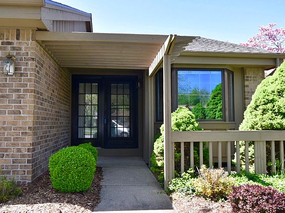3rd image of 3511 Eagle Bluff Dr NE #113