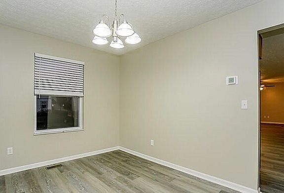 4th image of 216 Hawthorn Blvd