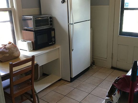 5th image of 605 Erie St SE #2