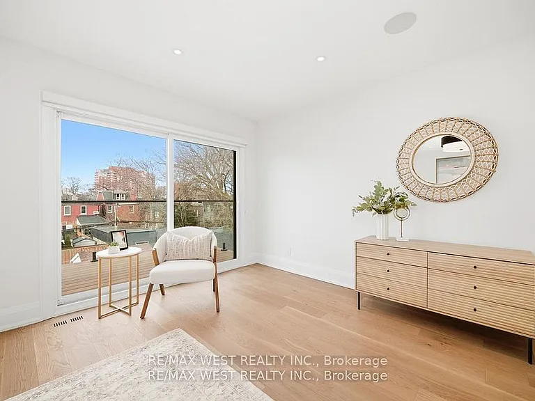 390 Saint Clarens Ave #UPPER — Photo 17