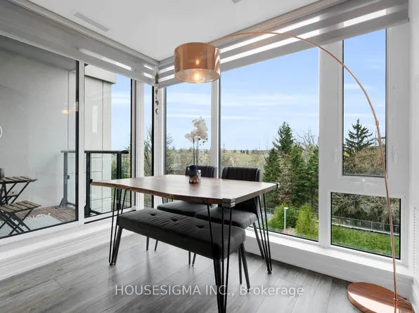 9618 Yonge St #318, Richmond Hill, ON L4C 0X5