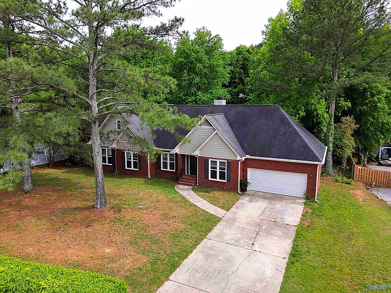 192 Rosecliff Dr — Photo 1