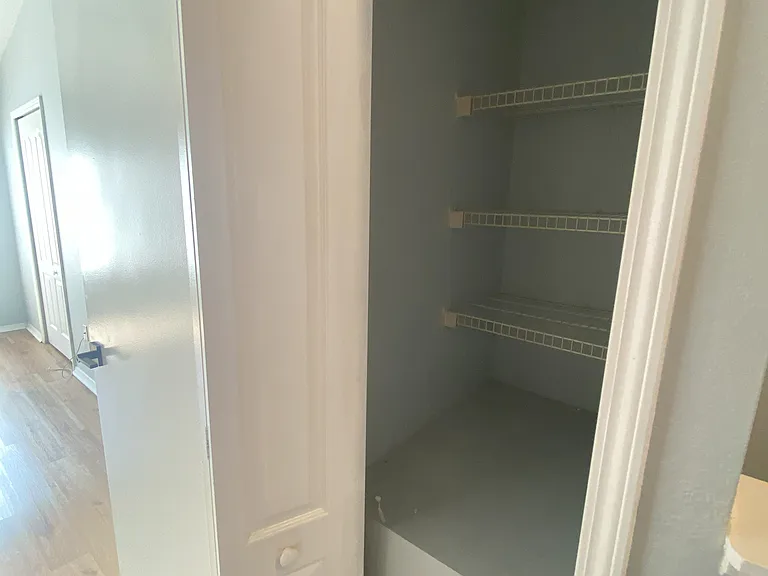 1307 Throckmorton Dr — Photo 30